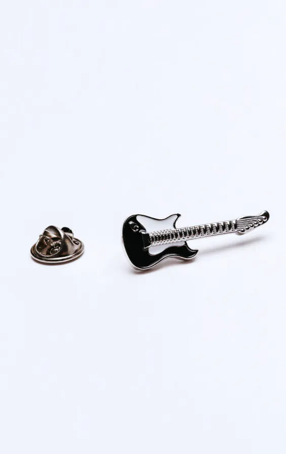 Schwarz-weißes Gitarren-Ansteckabzeichen - photo 1