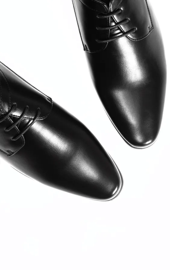 Schwarze schlichte Derby Schuhe - photo 1