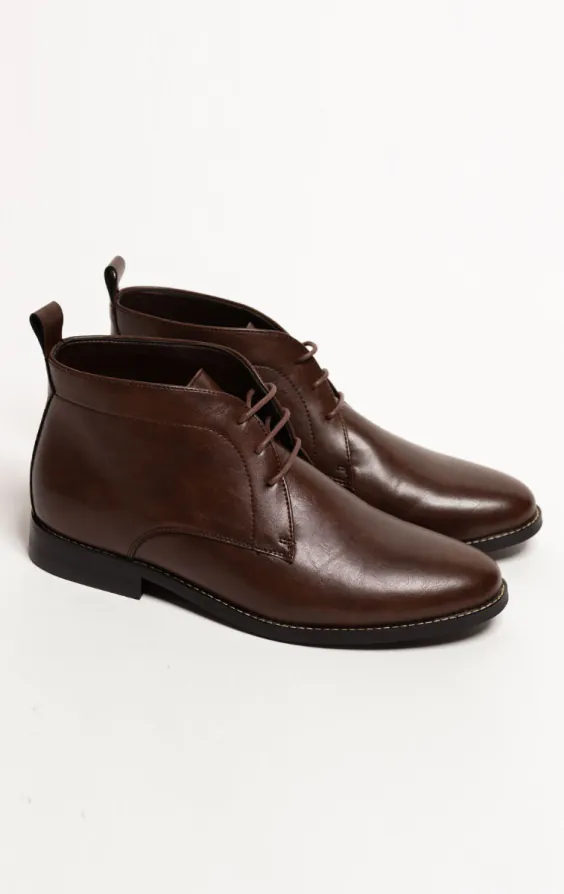 Dunkelbraune Chukka Stiefel mit Spitze