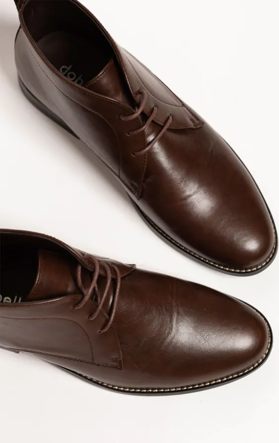 Dunkelbraune Chukka Stiefel mit Spitze - photo 2