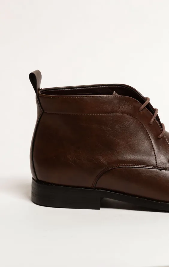 Dunkelbraune Chukka Stiefel mit Spitze - photo 5