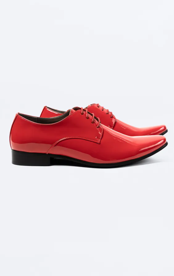 Moderne Knallrote Lackschuhe Moderne Knallrote Lackschuhe