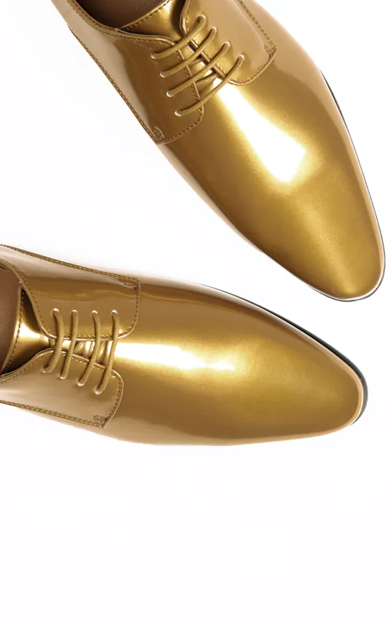 Moderne Goldene Lackschuhe - photo 1 Moderne Goldene Lackschuhe - photo 1
