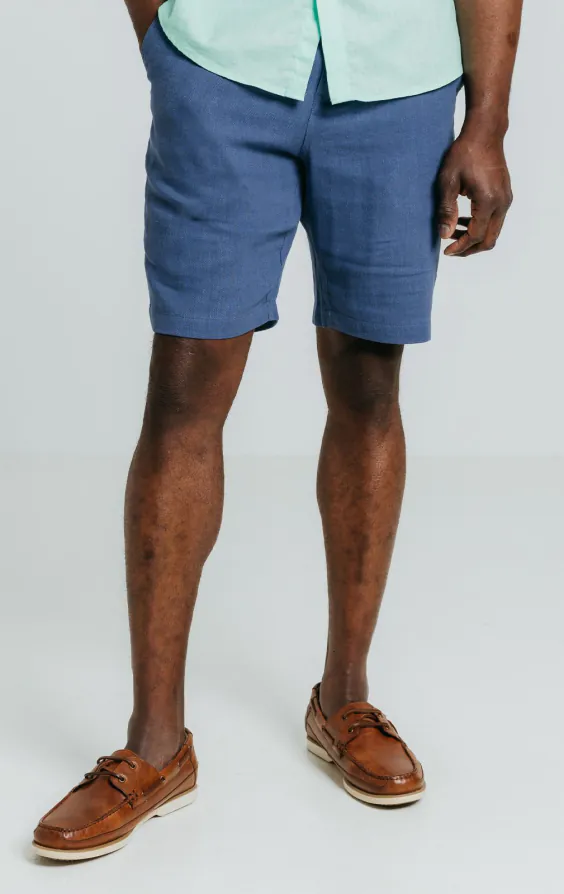 Blaue Leinenshorts mit Fischgrätenmuster