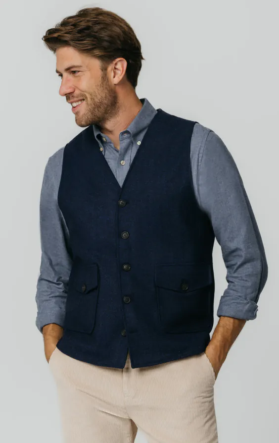 Marineblau Tweed Weste mit Fischgrätmuster mit aufgesetzten Taschen Marineblau Tweed Weste mit Fischgrätmuster mit aufgesetzten Taschen
