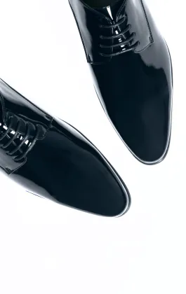 Moderne Marineblaue Lackschuhe