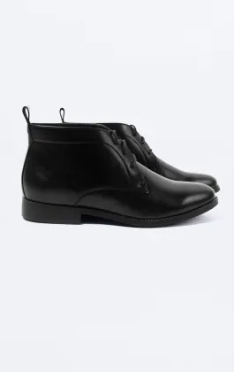 Schwarze Chukka Stiefel mit Spitze