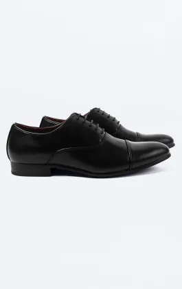 Schwarze schlichte Oxford-Schuhe mit Zehenkappe