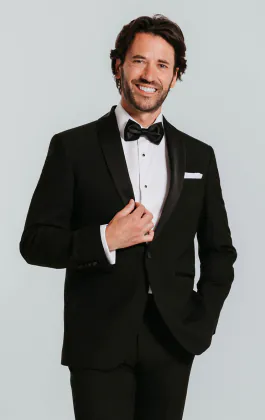Schwarzer Smoking mit Schalkragen